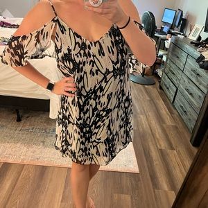 Peak hole shoulder dress
